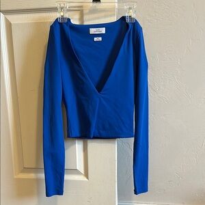 Aritzia x Babaton Contour V Neck